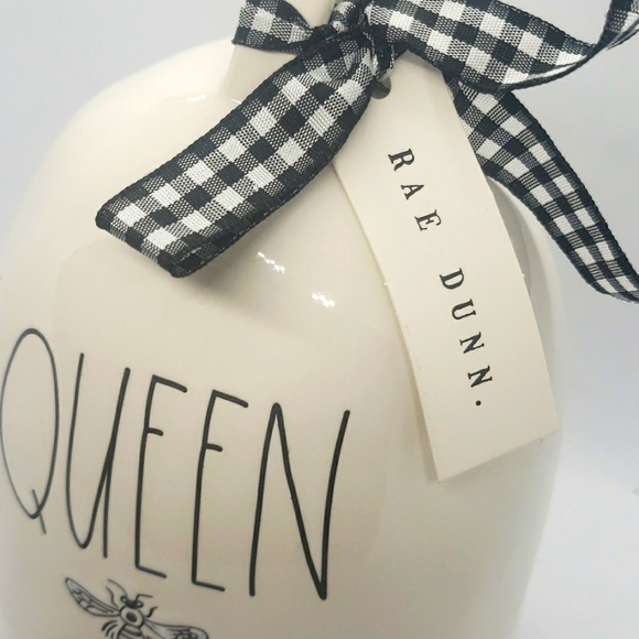 Rae Dunn Queen Bee Hive Birdhouse Ivory / Cream with Gingham Bow BNIB - Picture 3 of 6